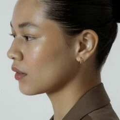 Best reviews of 👍 SHOP SHASHI Olivia Earrings 🎁 -S H A S H I Shop Olivia Huggie Model 2