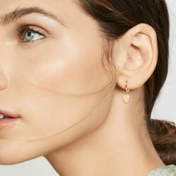 Wholesale 🥰 SHOP SHASHI Heart Huggie Earring 👍 -S H A S H I Shop heart huggie model